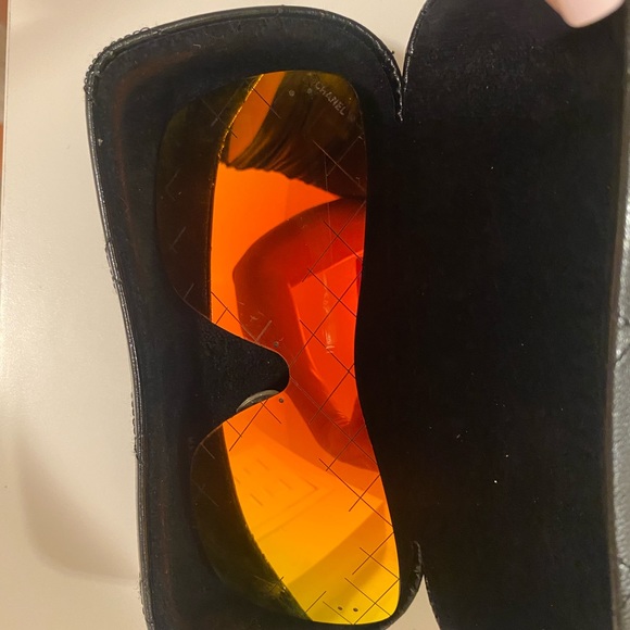 Silvertone Metal and Red Tinted Shield Sunglasses - Picture 4 of 6